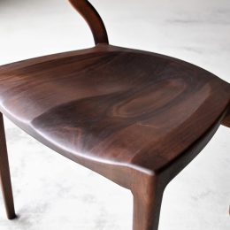 使い込むほどに魅力的なチェア