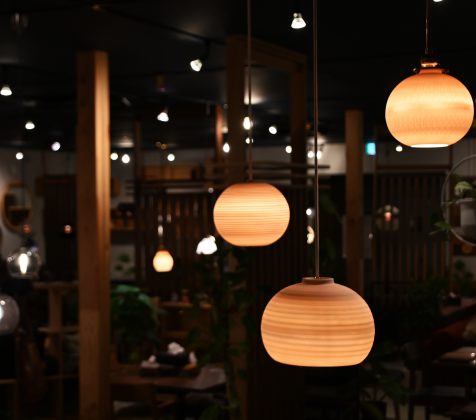 灯すと、やさしい。信楽焼き透器の照明