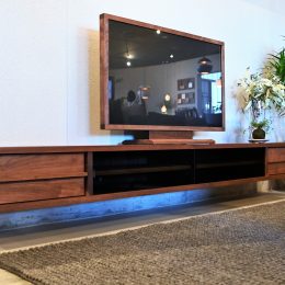 お家に、生活に、人に、馴染む造作テレビボード