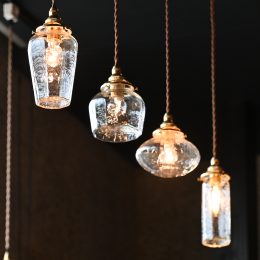 部屋の雰囲気は照明で