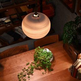 あの照明の特大サイズを展示中！