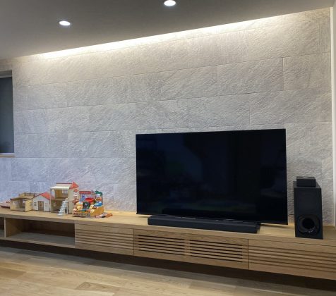 壁から壁ぴったりの造作TVボード