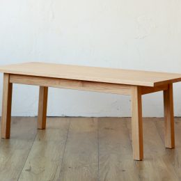 不朽の意味を持つEathan Table
