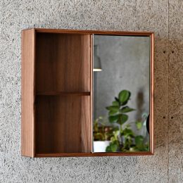 機能的！壁掛け収納ミラー