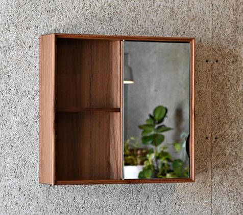 機能的！壁掛け収納ミラー