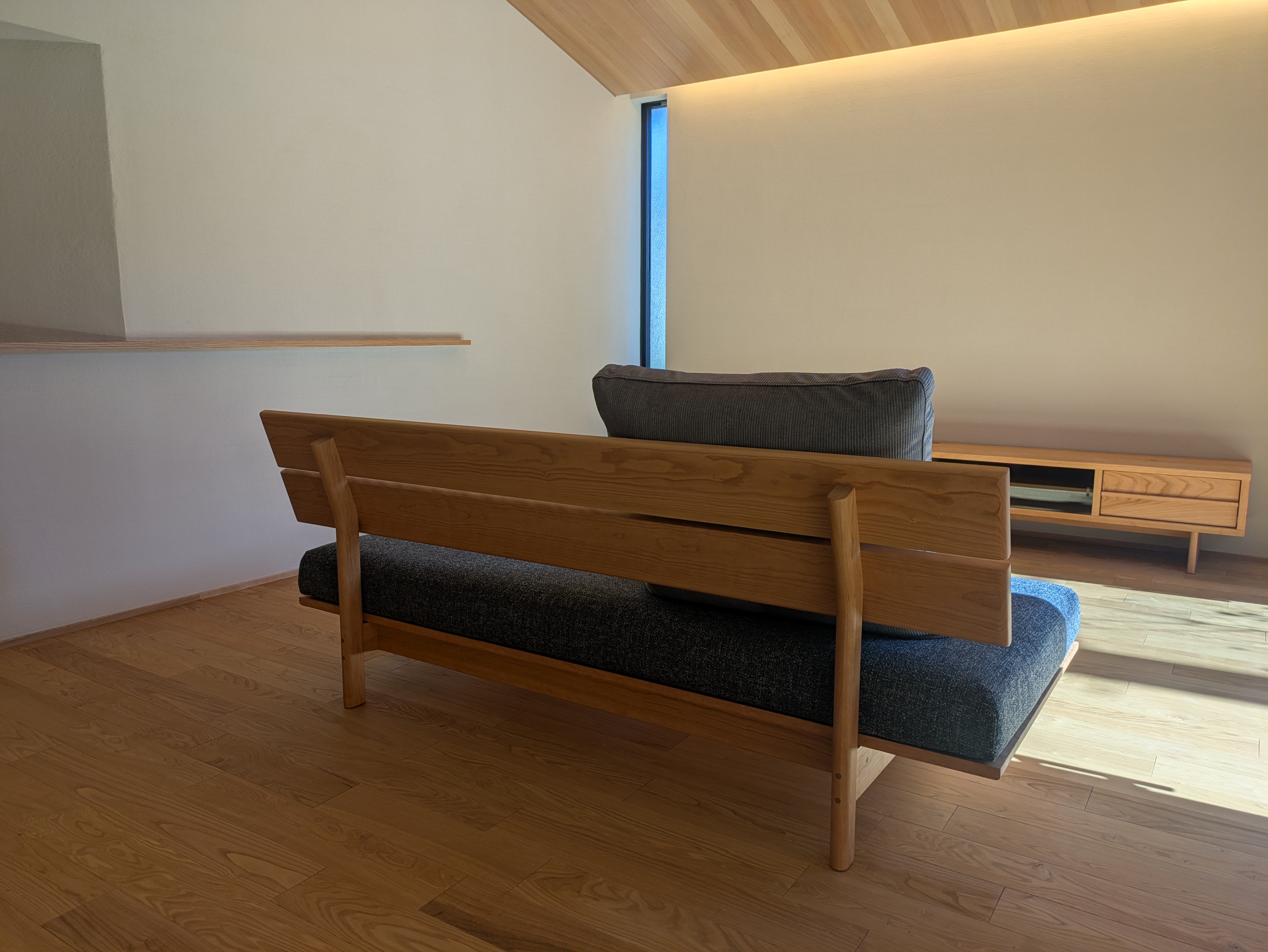 RENSEYディティールのブラックチェリー無垢材