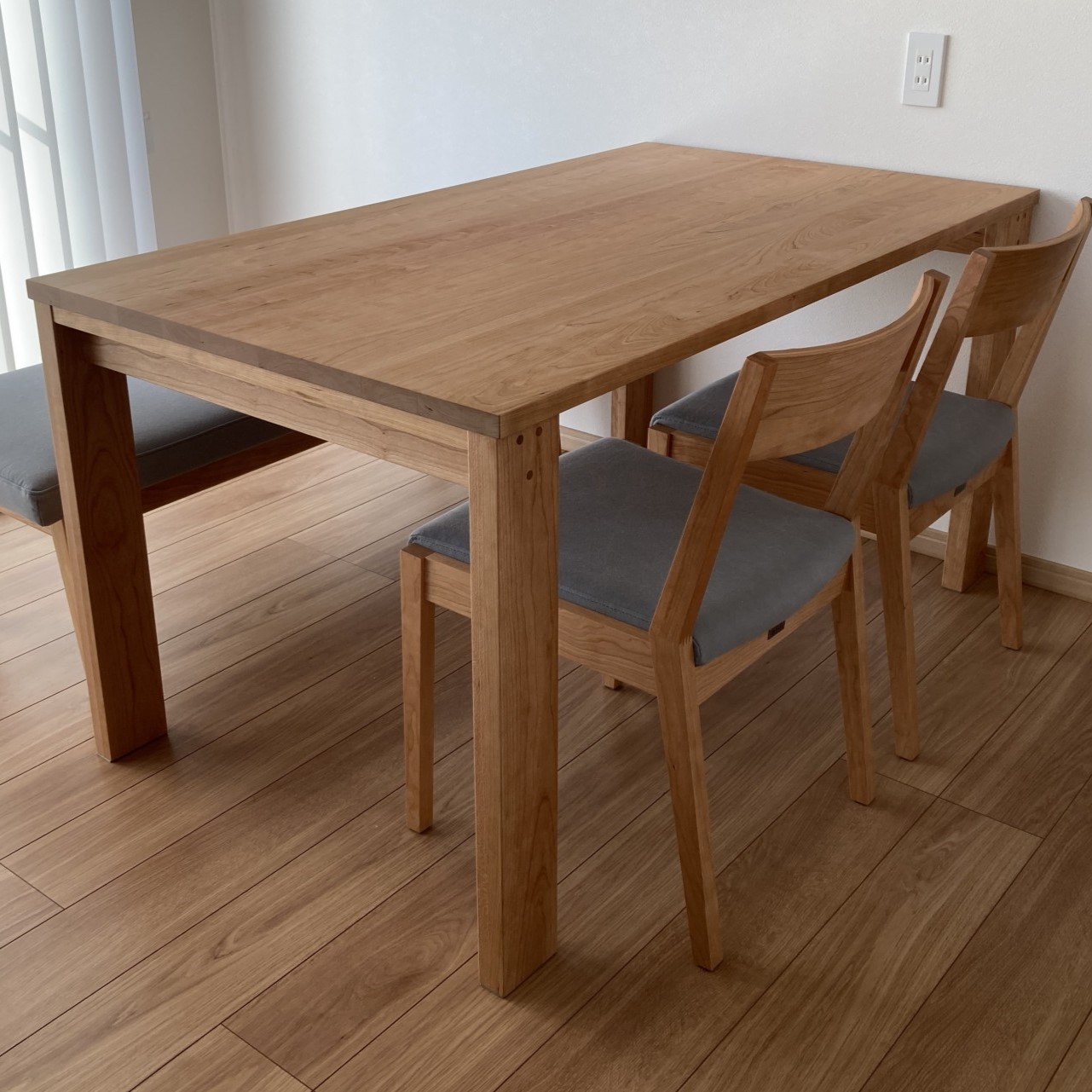 Cayman Dining table