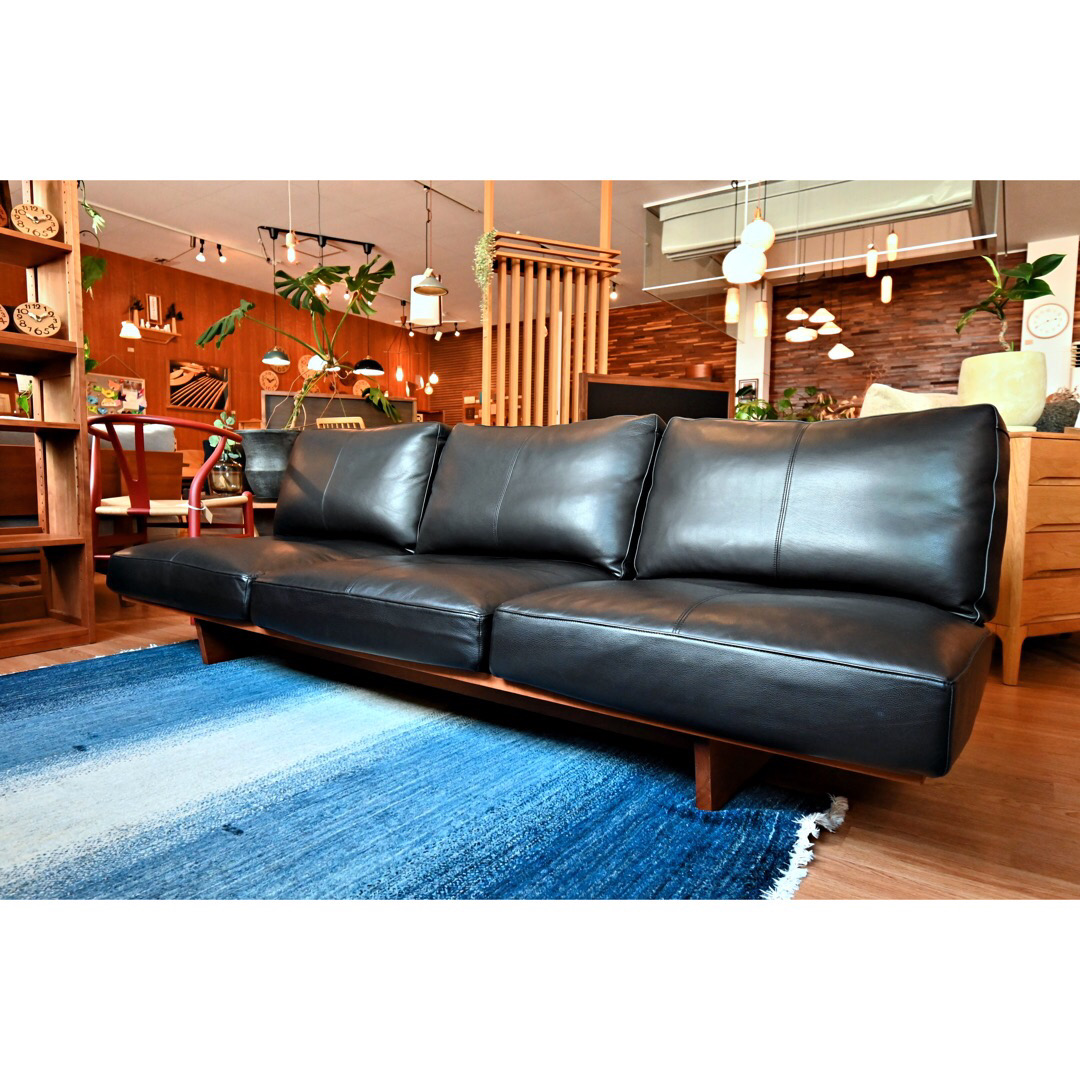 MO Sofa