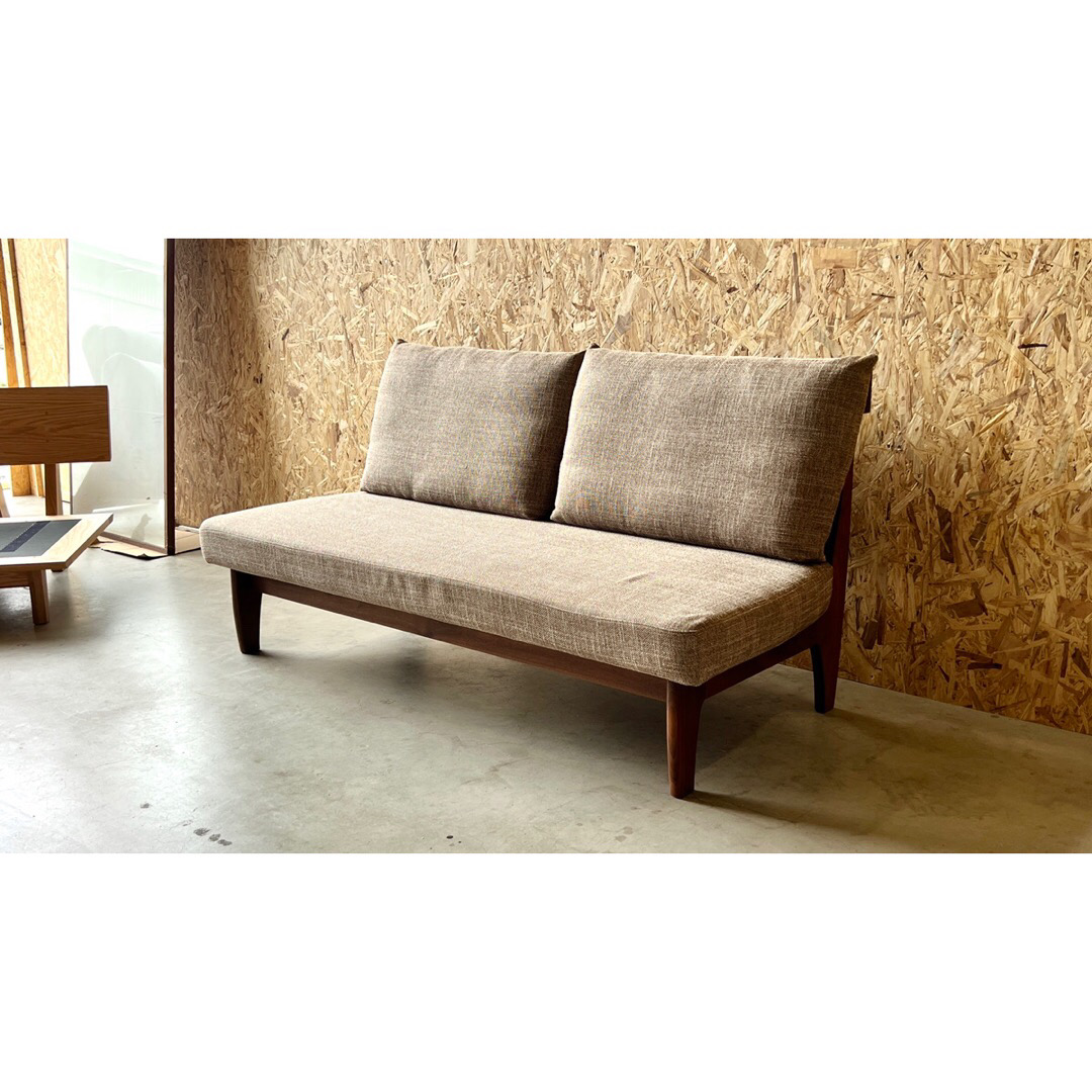 Kuzuha Dining Sofa