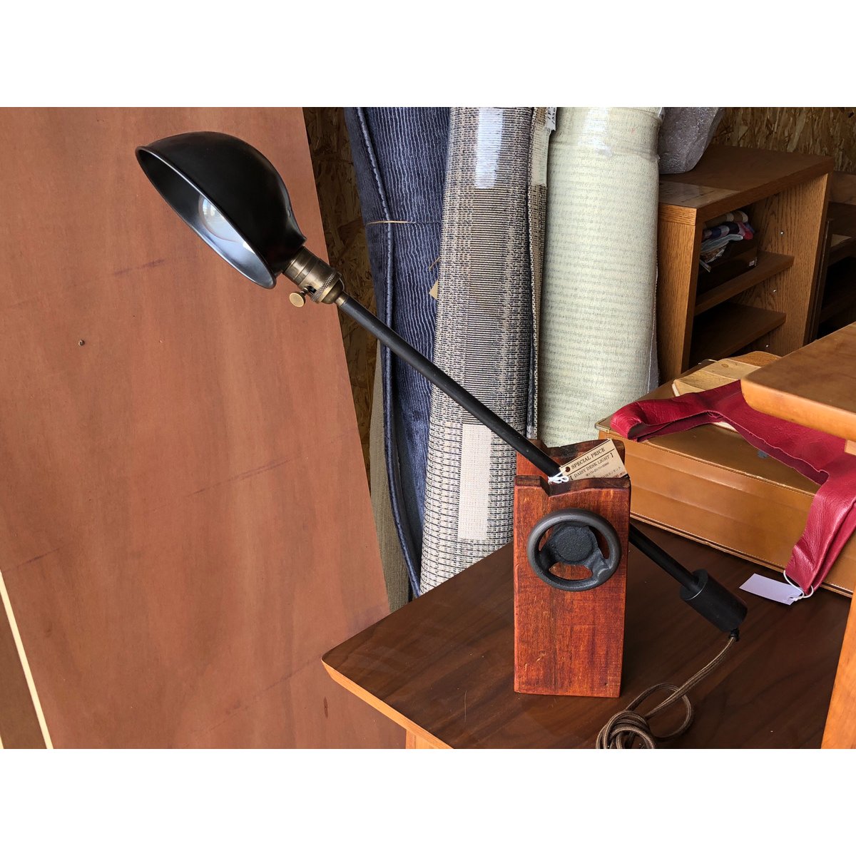 DAISY DESK LIGHT