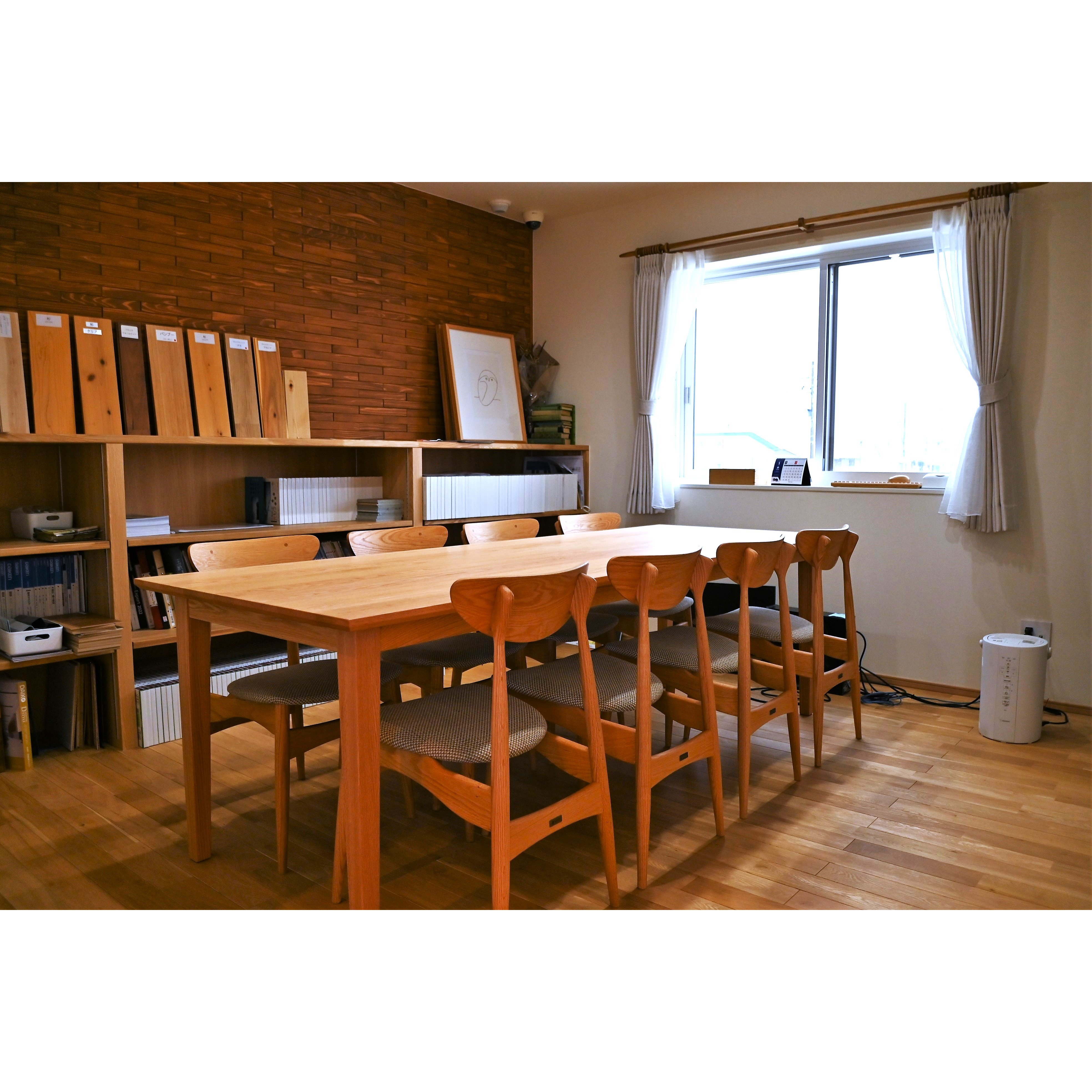 ESCUDO  Dining Table